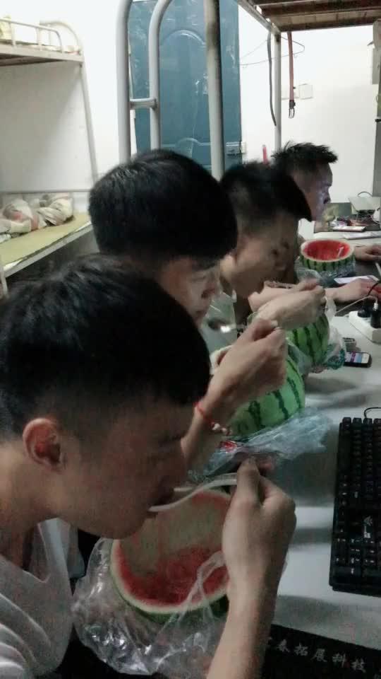 吃瓜群 大学生,吃瓜群里的青春校园生活