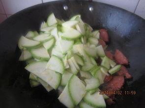 肚胀吃小白瓜好吗怎么吃,小白瓜食疗助消化——正确食用方法解析