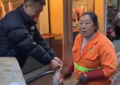 重庆吃瓜阿姨视频,揭秘麻辣美食背后的故事